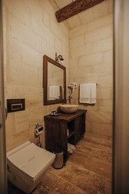 Lagania Cave Suites