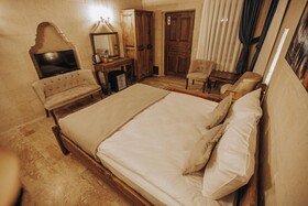 Lagania Cave Suites