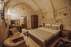 Lagania Cave Suites