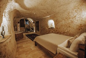 Lagania Cave Suites