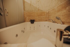 Lagania Cave Suites