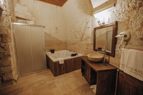 Lagania Cave Suites