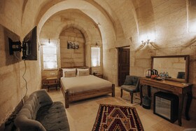 Lagania Cave Suites