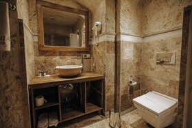 Lagania Cave Suites