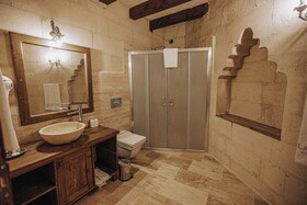 Lagania Cave Suites