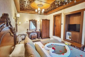 La Perla Cave Hotel