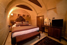 La Perla Cave Hotel