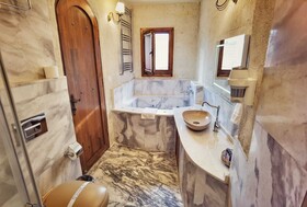 La Perla Cave Hotel