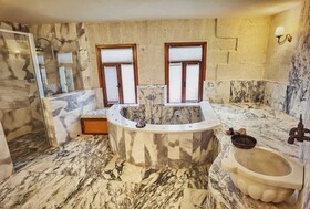 La Perla Cave Hotel