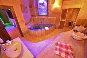 La Perla Cave Hotel