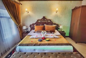 La Perla Cave Hotel
