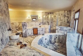 La Perla Cave Hotel