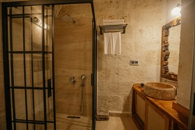 Misty Cave Hotel