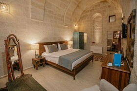 Misty Cave Hotel