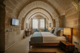 Misty Cave Hotel