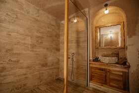 Misty Cave Hotel