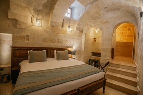 Misty Cave Hotel