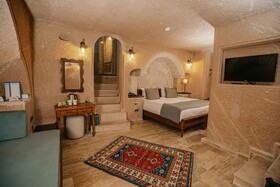 Misty Cave Hotel