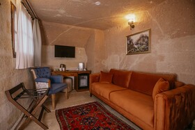 Misty Cave Hotel