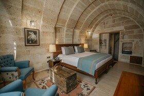 Misty Cave Hotel