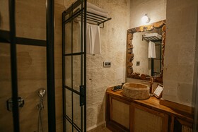 Misty Cave Hotel