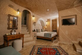 Misty Cave Hotel