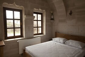 Narcissos Cave Hotel