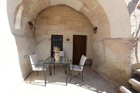 Narcissos Cave Hotel