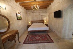 Narcissos Cave Hotel