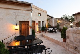 Shadow Cave House
