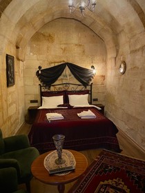 Shadow Cave House
