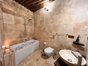 Shadow Cave House