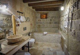 Sur Cave Hotel