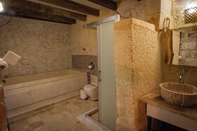 Sur Cave Hotel