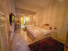 Sur Cave Hotel