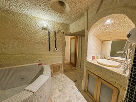Sur Cave Hotel