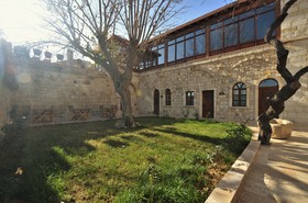 Under Cave Hotel