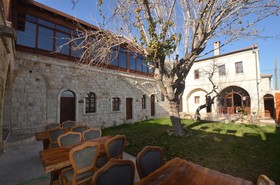 Under Cave Hotel