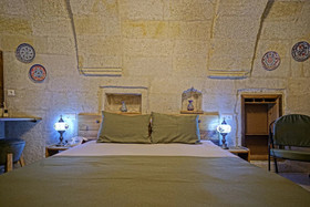Vigneron Cave Hotel