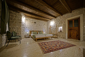 Vigneron Cave Hotel