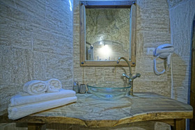 Vigneron Cave Hotel