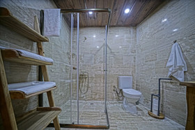 Vigneron Cave Hotel