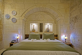 Vigneron Cave Hotel