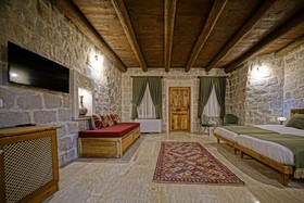 Vigneron Cave Hotel