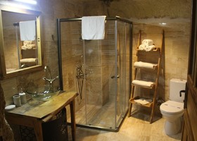 Vigneron Cave Hotel