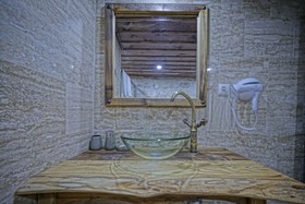 Vigneron Cave Hotel