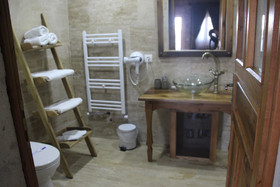 Vigneron Cave Hotel