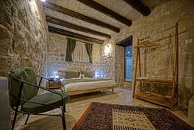 Vigneron Cave Hotel