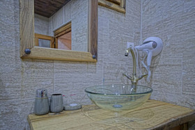 Vigneron Cave Hotel