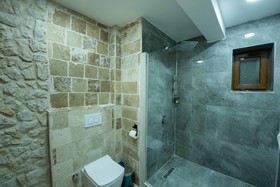 Ahiyan Hotel